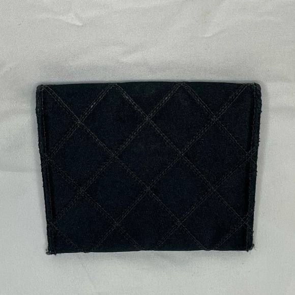 Chanel compact diamond quilted wallet - Picture 3 of 15